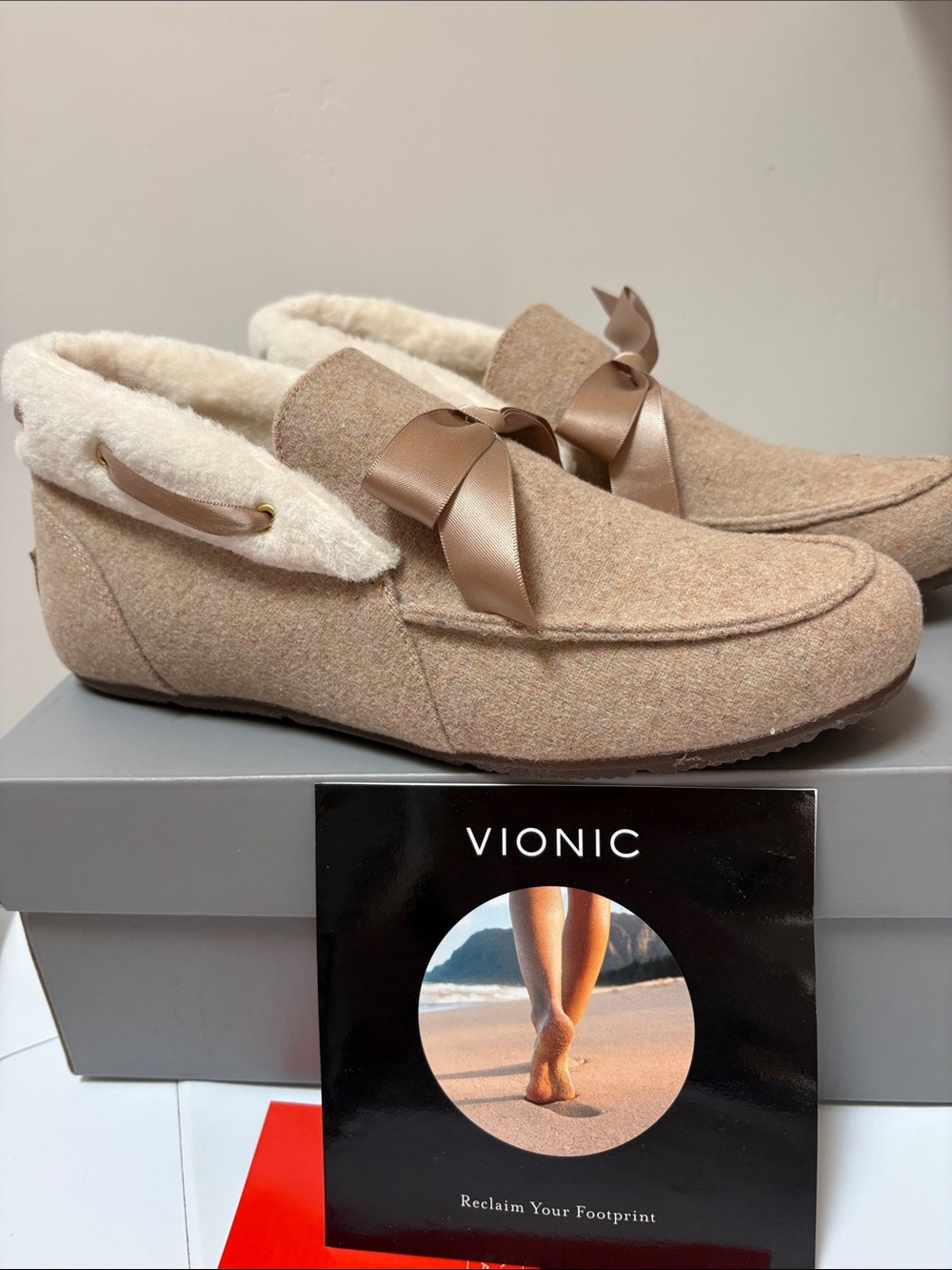 Vionic Beige Bow-Accent Slip-On Slipper